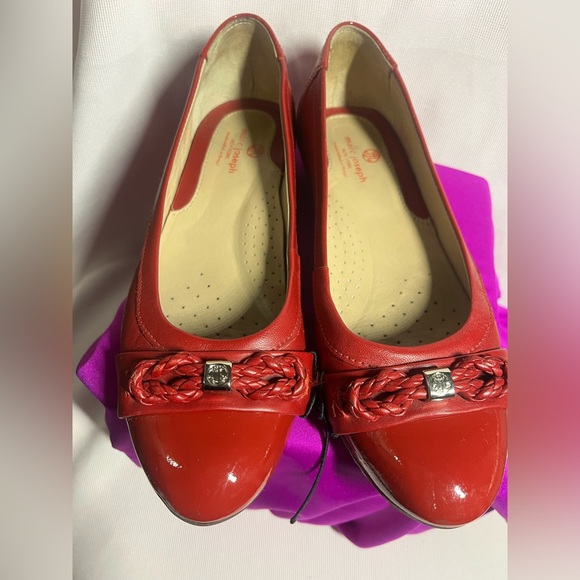 Marc Joseph Women's Red Flats with Braided Accent - Picture 2 of 12